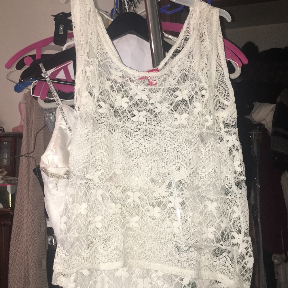 Lace crop